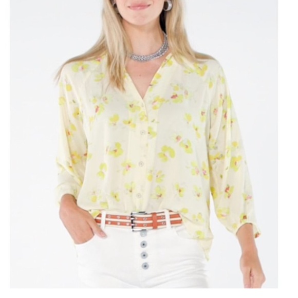 CAbi Tops - CAbi Go To Floral Blouse in Light Yellow 6294 XS